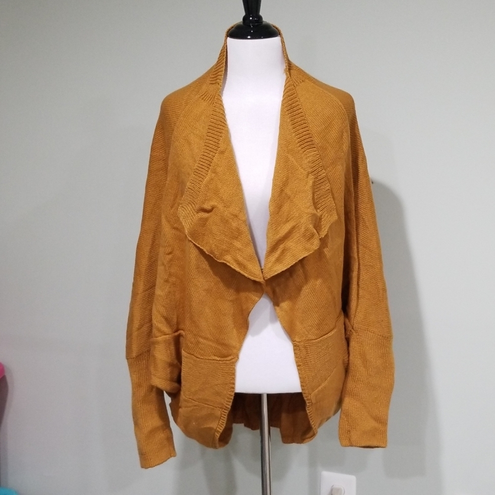 Open shawl style cardigan w/dolman sleeves